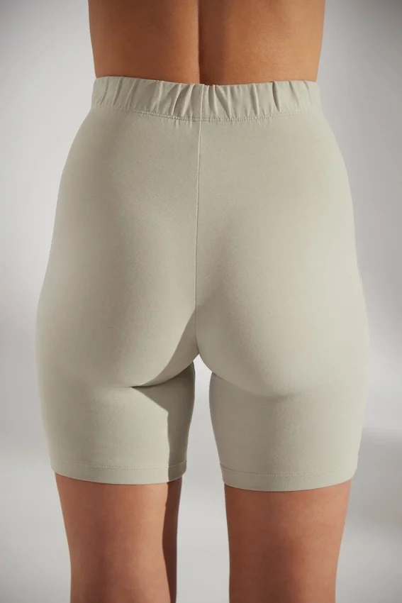 Mjuka biker-shorts i bomull i färgen Limestone Mjuka biker-shorts i bomull i färgen Limestone