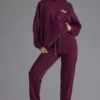 Mjuka joggingbyxor i bomullsjersey med avslappnad midja i färgen Grape Mjuka joggingbyxor i bomullsjersey med avslappnad midja i färgen Grape