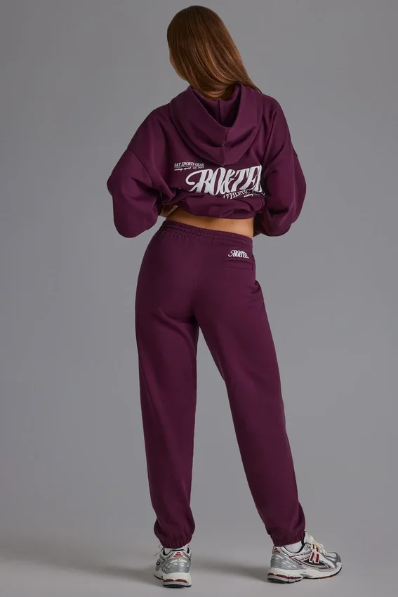 Mjuka joggingbyxor i bomullsjersey med avslappnad midja i färgen Grape Mjuka joggingbyxor i bomullsjersey med avslappnad midja i färgen Grape