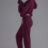 Mjuka joggingbyxor i bomullsjersey med avslappnad midja i färgen Grape Mjuka joggingbyxor i bomullsjersey med avslappnad midja i färgen Grape