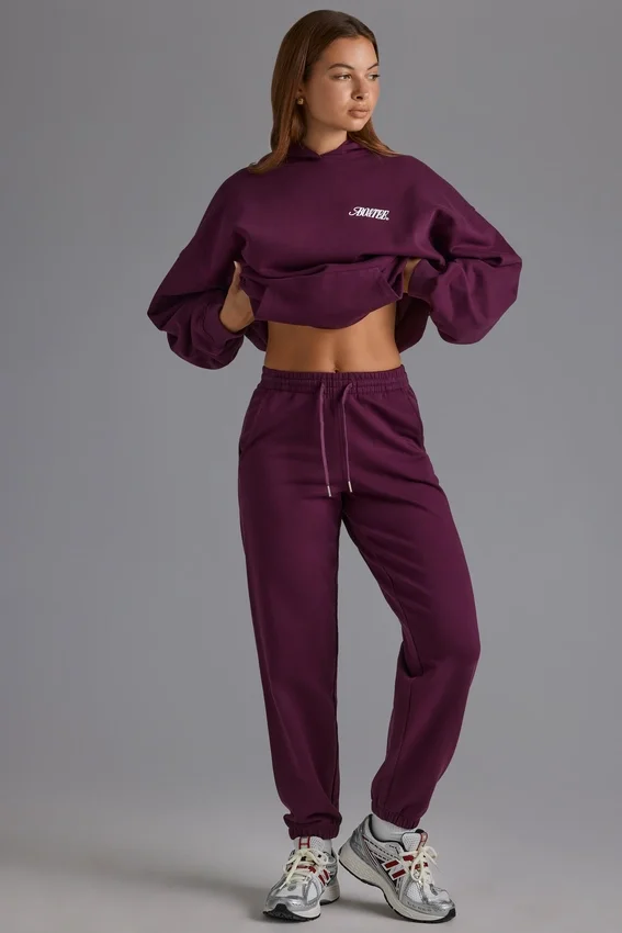Mjuka joggingbyxor i bomullsjersey med avslappnad midja i färgen Grape Mjuka joggingbyxor i bomullsjersey med avslappnad midja i färgen Grape