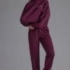 Mjuka joggingbyxor i bomullsjersey med avslappnad midja i färgen Grape Mjuka joggingbyxor i bomullsjersey med avslappnad midja i färgen Grape