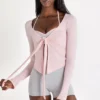 Modal-top med knytning fram i färgen Blush Modal-top med knytning fram i färgen Blush