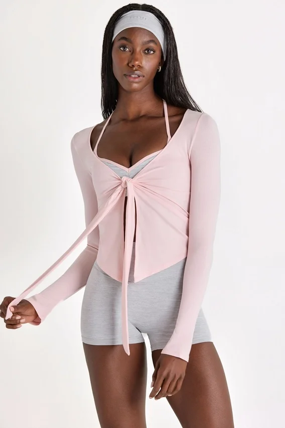 Modal-top med knytning fram i färgen Blush Modal-top med knytning fram i färgen Blush