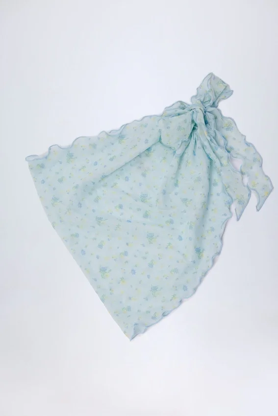 Molinas sarong med knytband i blått blommönster Molinas sarong med knytband i blått blommönster