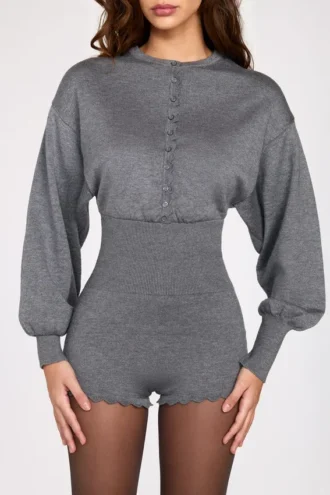 Moya långärmad jumpsuit i finstickat grått Moya långärmad jumpsuit i finstickat grått