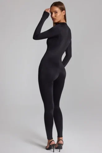 Musa långärmad jumpsuit med hög hals i svart Musa långärmad jumpsuit med hög hals i svart