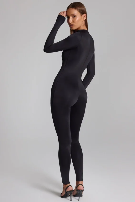 Musa långärmad jumpsuit med hög hals i svart Musa långärmad jumpsuit med hög hals i svart