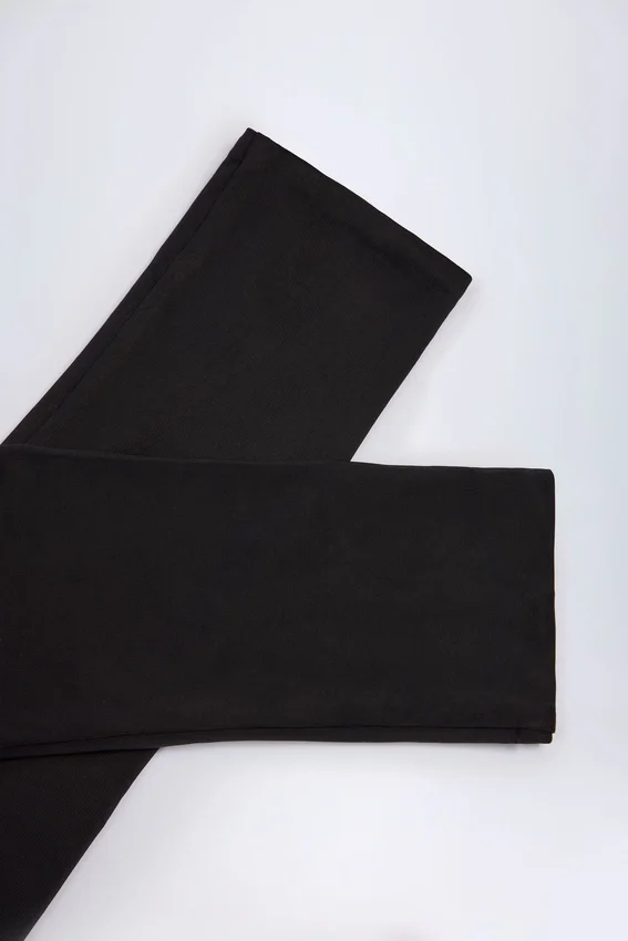 Musa långärmad jumpsuit med hög hals i svart Musa långärmad jumpsuit med hög hals i svart