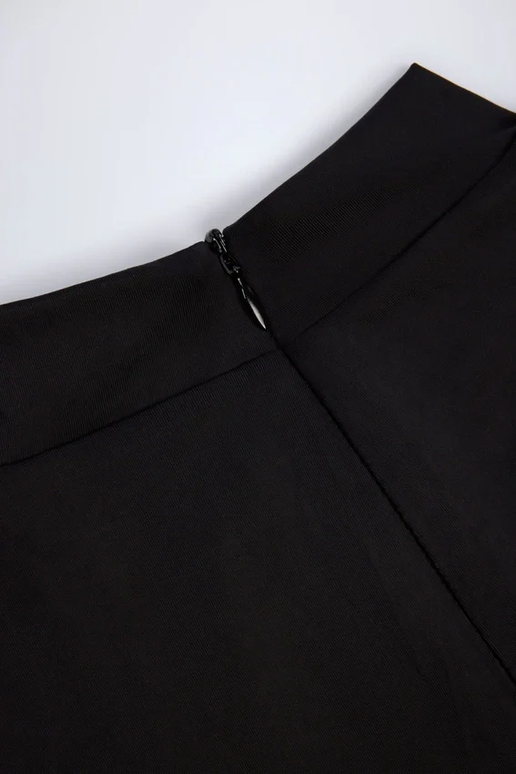 Musa långärmad jumpsuit med hög hals i svart Musa långärmad jumpsuit med hög hals i svart