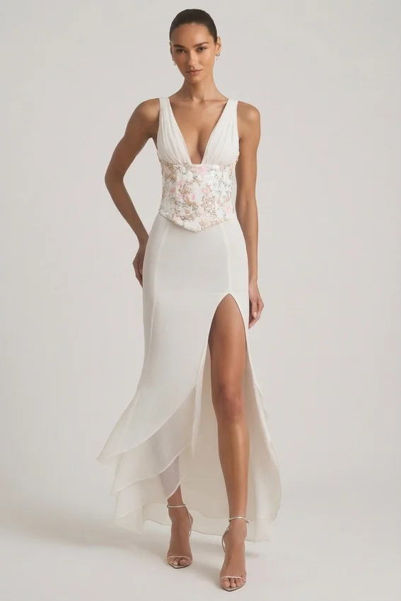 Nathalia Embellished Plunge Ruffled Corset Maxiklänning i elfenben Nathalia Embellished Plunge Ruffled Corset Maxiklänning i elfenben