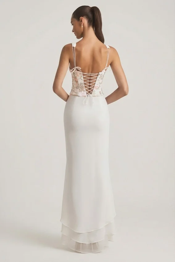 Nathalia Embellished Plunge Ruffled Corset Maxiklänning i elfenben Nathalia Embellished Plunge Ruffled Corset Maxiklänning i elfenben