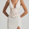 Nathalia Embellished Plunge Ruffled Corset Maxiklänning i elfenben Nathalia Embellished Plunge Ruffled Corset Maxiklänning i elfenben