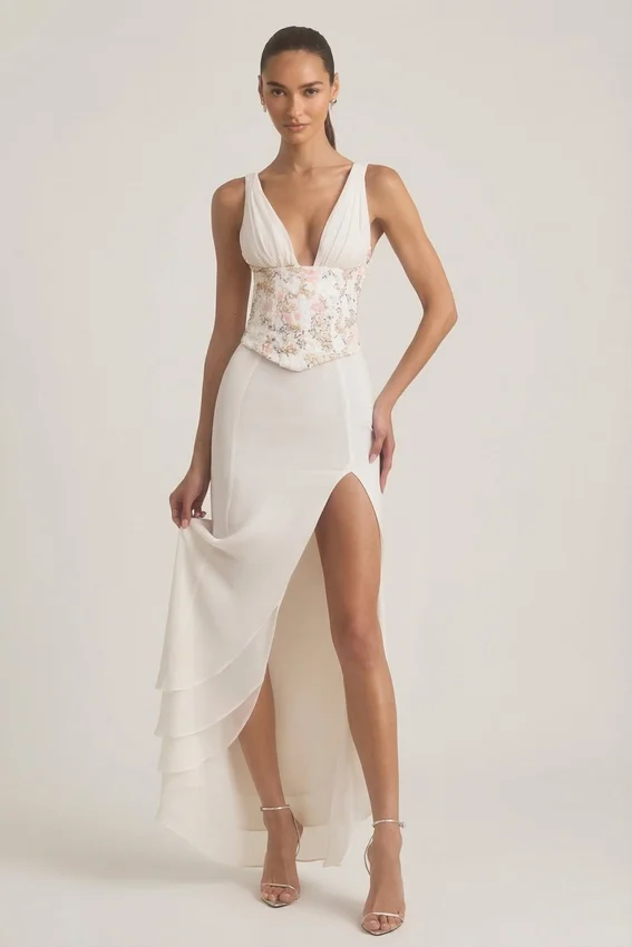 Nathalia Embellished Plunge Ruffled Corset Maxiklänning i elfenben Nathalia Embellished Plunge Ruffled Corset Maxiklänning i elfenben