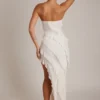Nevali bandeau-maxiklänning med volanger i elfenben Nevali bandeau-maxiklänning med volanger i elfenben