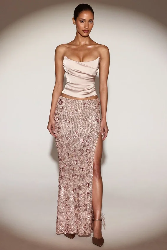 Nevara Embellished Mid-Rise Thigh-Split Maxi Kjol i roséguld Nevara Embellished Mid-Rise Thigh-Split Maxi Kjol i roséguld