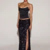 Nevara Embellished Mid-Rise Thigh-Split Maxi Kjol i svartlila Nevara Embellished Mid-Rise Thigh-Split Maxi Kjol i svartlila
