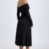 Noelle Modal Off-Shoulder Ruched Midaxi-klänning i svart Noelle Modal Off-Shoulder Ruched Midaxi-klänning i svart