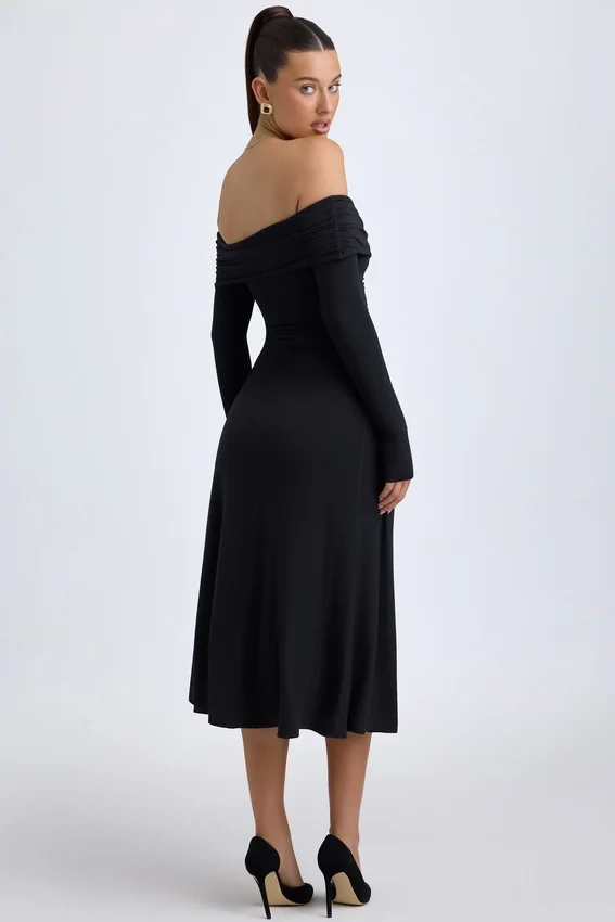 Noelle Modal Off-Shoulder Ruched Midaxi-klänning i svart Noelle Modal Off-Shoulder Ruched Midaxi-klänning i svart