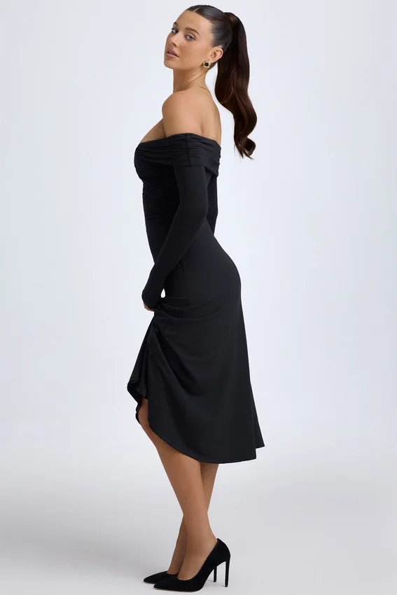 Noelle Modal Off-Shoulder Ruched Midaxi-klänning i svart Noelle Modal Off-Shoulder Ruched Midaxi-klänning i svart
