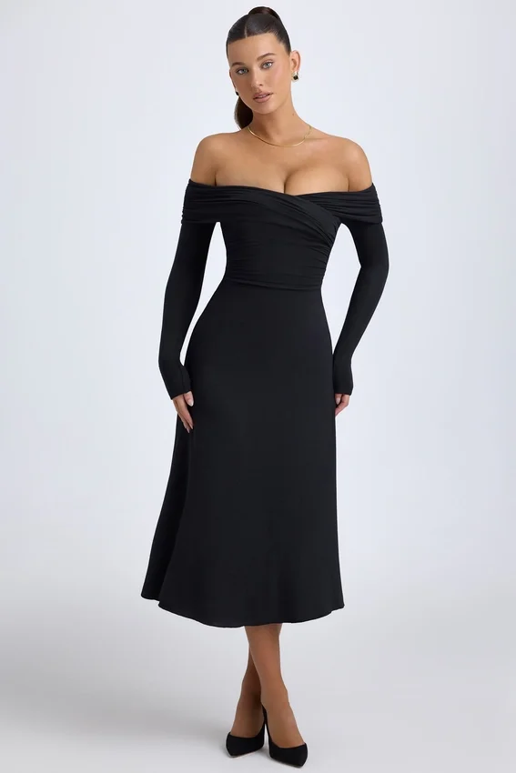 Noelle Modal Off-Shoulder Ruched Midaxi-klänning i svart Noelle Modal Off-Shoulder Ruched Midaxi-klänning i svart