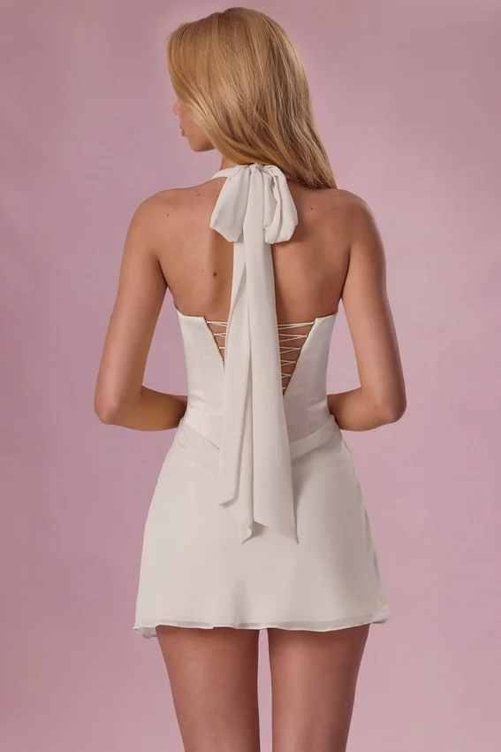 Nola miniklänning i draperad satin i färgen Ivory Nola miniklänning i draperad satin i färgen Ivory