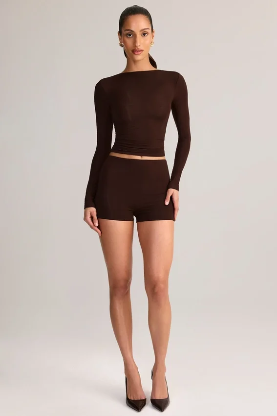 Noor Modal högmidjade bodycon-shorts i chokladbrunt Noor Modal högmidjade bodycon-shorts i chokladbrunt