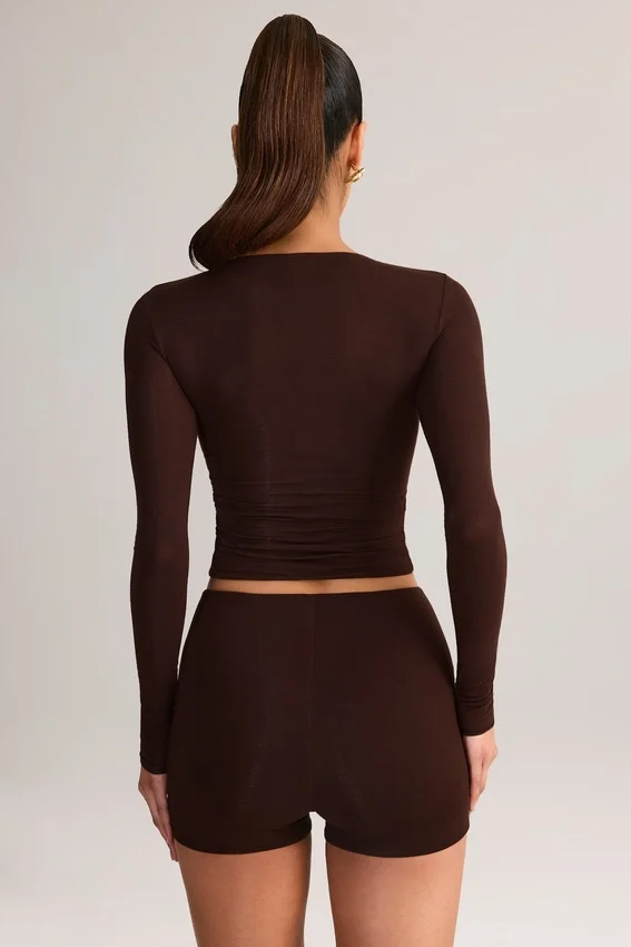 Noor Modal högmidjade bodycon-shorts i chokladbrunt Noor Modal högmidjade bodycon-shorts i chokladbrunt