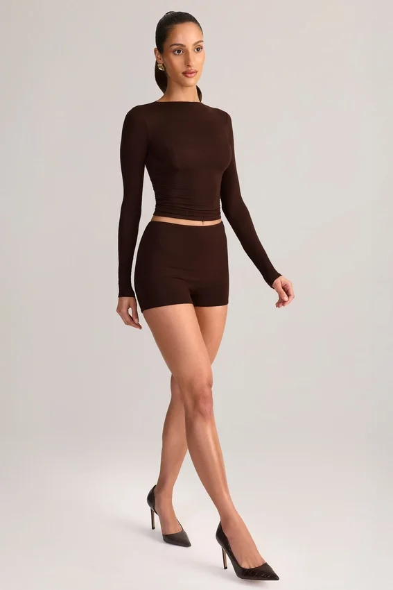 Noor Modal högmidjade bodycon-shorts i chokladbrunt Noor Modal högmidjade bodycon-shorts i chokladbrunt