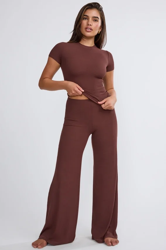 Nour Tall Mid Rise Wide Leg Trouser i chokladbrun Nour Tall Mid Rise Wide Leg Trouser i chokladbrun