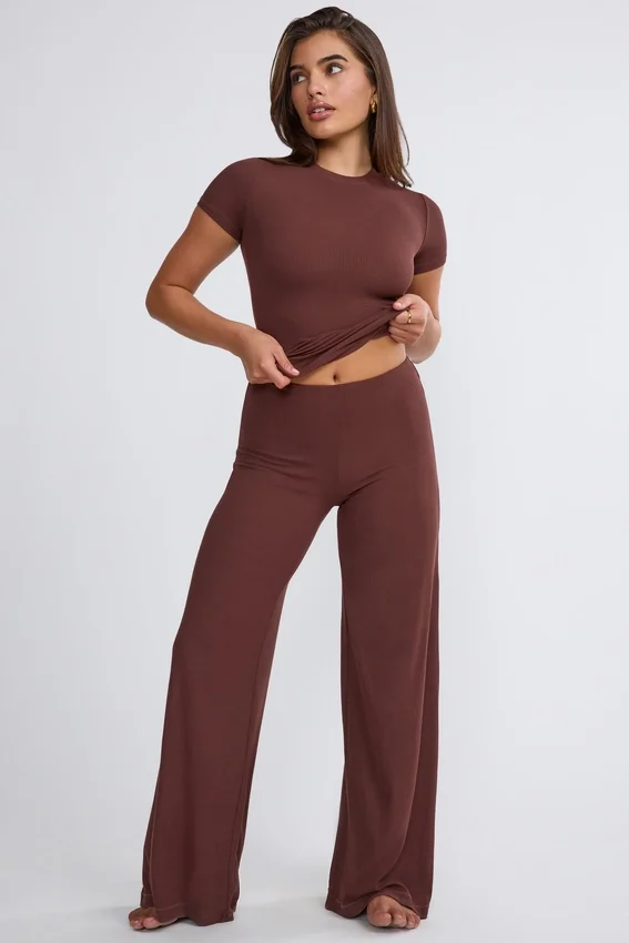 Nour Tall Mid Rise Wide Leg Trouser i chokladbrun Nour Tall Mid Rise Wide Leg Trouser i chokladbrun