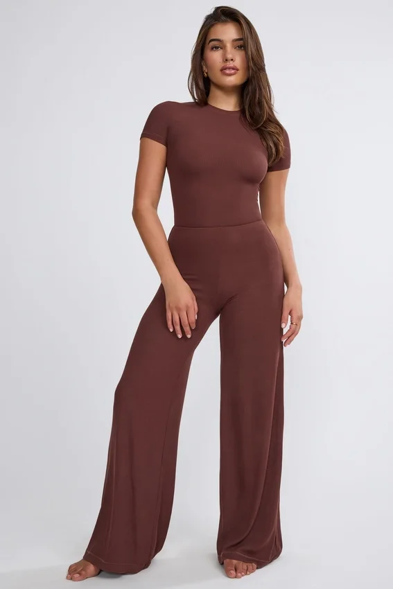 Nour Tall Mid Rise Wide Leg Trouser i chokladbrun Nour Tall Mid Rise Wide Leg Trouser i chokladbrun
