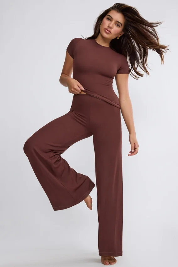 Nour Tall Mid Rise Wide Leg Trouser i chokladbrun Nour Tall Mid Rise Wide Leg Trouser i chokladbrun
