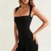 Nova kortärmad unitard med fyrkantig halsringning i svart Nova kortärmad unitard med fyrkantig halsringning i svart
