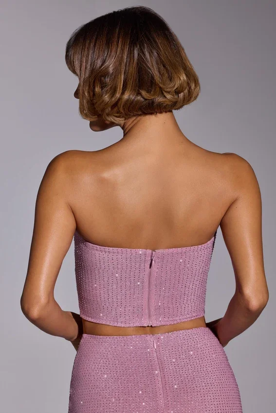 Odetta, utsmyckad, axelbandslös crop top i ljusrosa Odetta, utsmyckad, axelbandslös crop top i ljusrosa