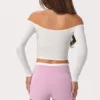 Off-shoulder-top i mjuk jersey i färgen Milk Off-shoulder-top i mjuk jersey i färgen Milk