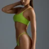 Oh Polly Badkläder: HOTFIX Edition dekorerad bandeau-bikinitopp med en axel i Acid Lime Oh Polly Badkläder: HOTFIX Edition dekorerad bandeau-bikinitopp med en axel i Acid Lime