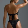 Oh Polly Badkläder: HOTFIX Edition Embellished Scarf Bandeau Bikini Toppar i svart Oh Polly Badkläder: HOTFIX Edition Embellished Scarf Bandeau Bikini Toppar i svart