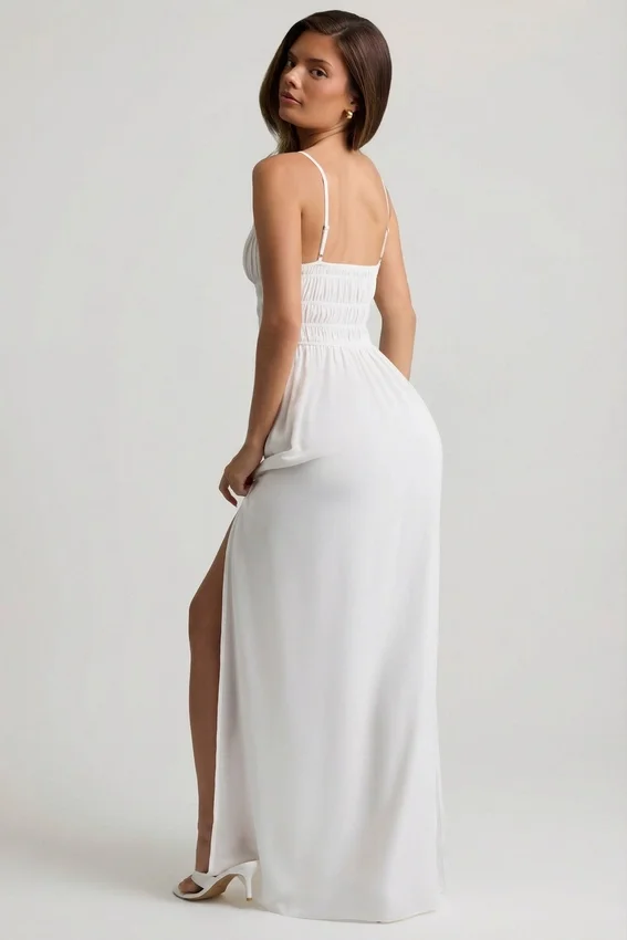 Olyssia Shirred Camisole Maxi Klänning i vitt Olyssia Shirred Camisole Maxi Klänning i vitt