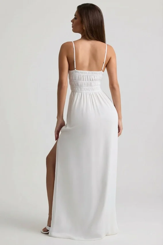 Olyssia Shirred Camisole Maxi Klänning i vitt Olyssia Shirred Camisole Maxi Klänning i vitt