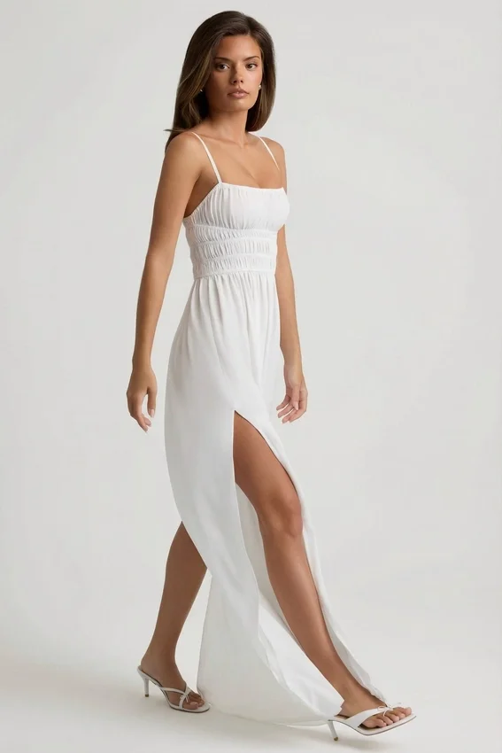 Olyssia Shirred Camisole Maxi Klänning i vitt Olyssia Shirred Camisole Maxi Klänning i vitt