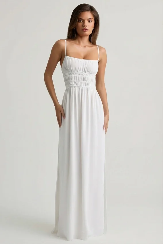 Olyssia Shirred Camisole Maxi Klänning i vitt Olyssia Shirred Camisole Maxi Klänning i vitt
