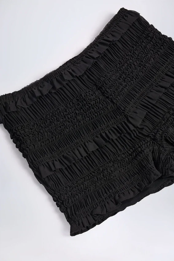 Orla Shorts med volanger och medelhög midja i svart Orla Shorts med volanger och medelhög midja i svart