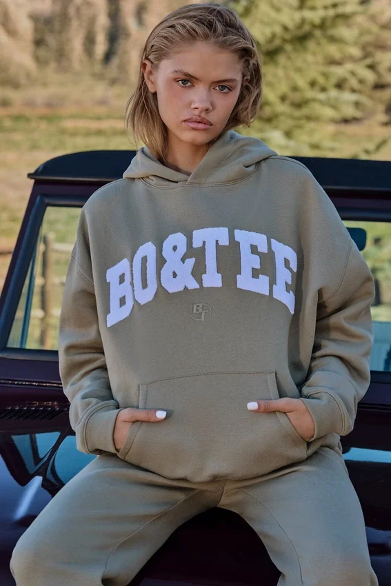 Oversized-tröja med huva i mjuk olivgrön Oversized-tröja med huva i mjuk olivgrön