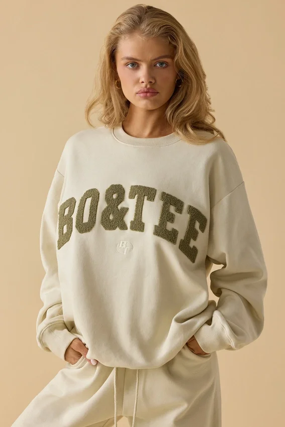 Oversized tröja med rund hals i benvit Oversized tröja med rund hals i benvit