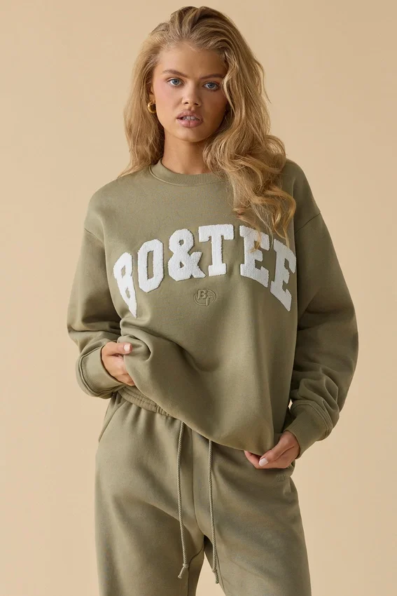 Oversized tröja med rund hals i mjuk olivgrön Oversized tröja med rund hals i mjuk olivgrön