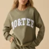 Oversized tröja med rund hals i mjuk olivgrön Oversized tröja med rund hals i mjuk olivgrön
