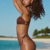 Polynesia stringbikinibyxor med dragsko i chokladbrunt Polynesia stringbikinibyxor med dragsko i chokladbrunt