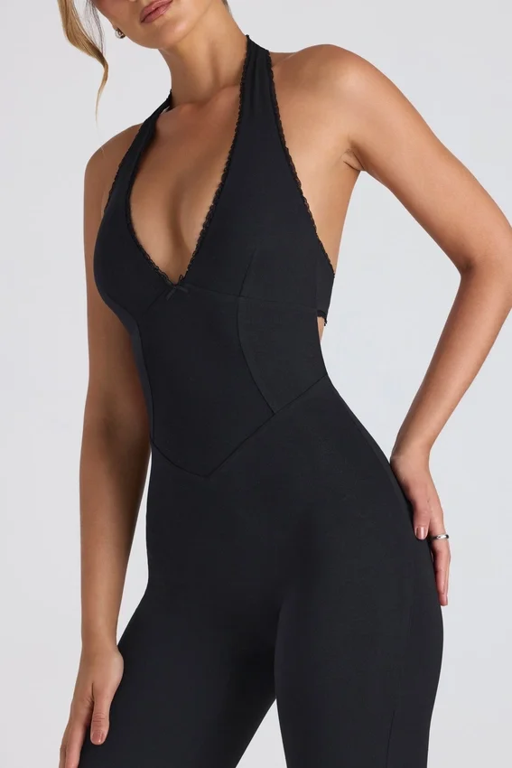 Pema Modal Jumpsuit med spetsdetaljer och utskärningar i svart Pema Modal Jumpsuit med spetsdetaljer och utskärningar i svart