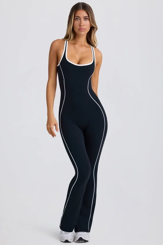 Petite Soft Active jumpsuit med öppen rygg i svart Petite Soft Active jumpsuit med öppen rygg i svart
